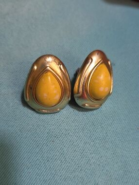 Vintage-Style Yellow Teardrop Clip Earrings